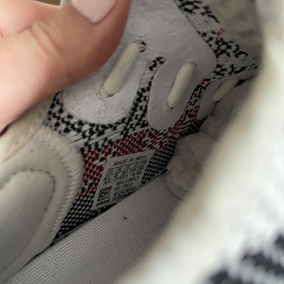 Yeezy Adidas Boost 350 V2 US 6 1/2 Zebra Sneakers - Picture 15 of 17